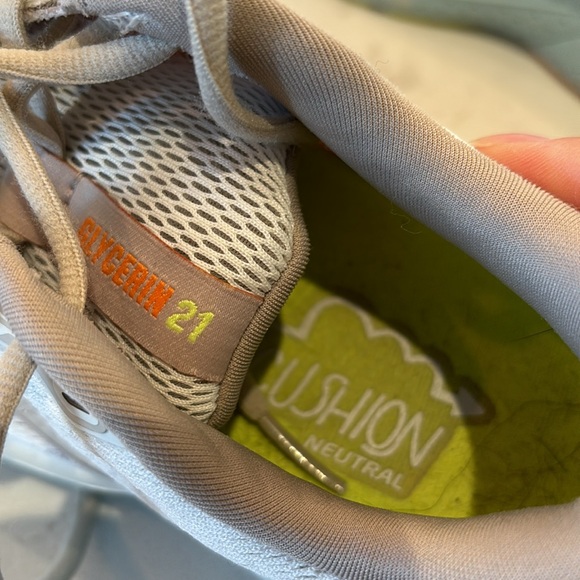 Brooks Women's Sneakers in Cream and Light Blue - Picture 13 of 14